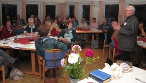 Msgr. Prof. Dr. Konrad Schmidt führt in das Thema ein, Alles Ding hat seine Stunde - vom Halten und Heiligen